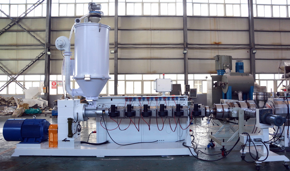 SJ150/28 90kw 380kg/h उच्च दक्षता एचडीपीई पीई में बड़े आउटपुट एकल पेंच extruder पाइप के लिए अति उच्च आणविक भार पीई
