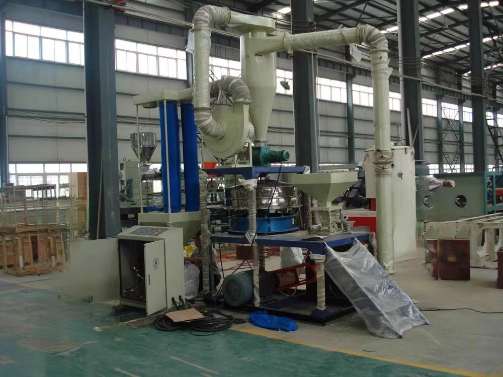 उच्च गति पीपी पीई गोल डिस्क ब्लेड प्रकार प्लास्टिक मिलिंग Pulverizer मशीन / पानी ठंडा प्लास्टिक pulverizing मशीन
