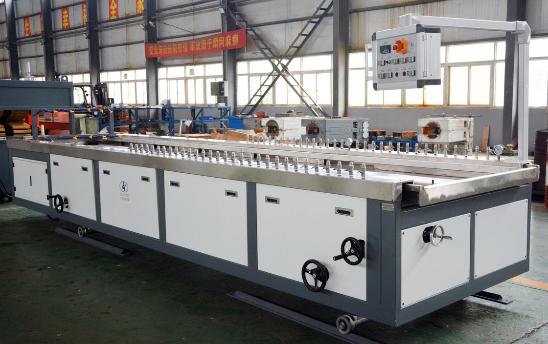 2200 / 2600 मिमी पीपी खोखले ग्रिड बोर्ड मशीन 150kw पावर पीपी खोखले बोर्ड एक्सट्रूज़न लाइन